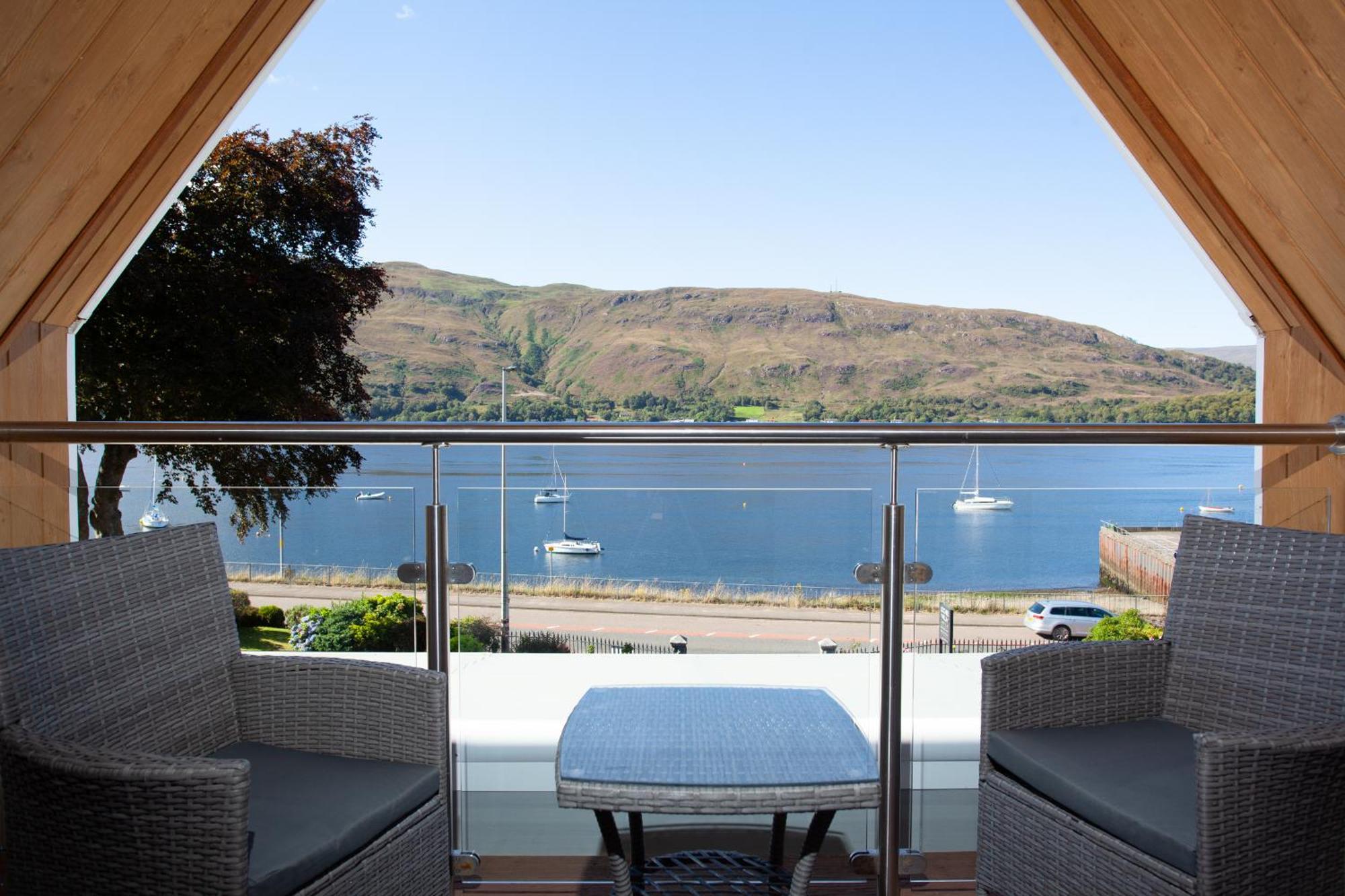 Apartment with Lake View